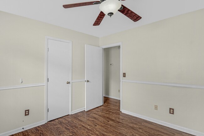 Building Photo - 781 Madison Dr