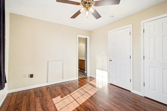 Building Photo - Move-in Special: $100 off of the first month's rent Spacious End-Unit 4 Bedroom Townhome for Rent...