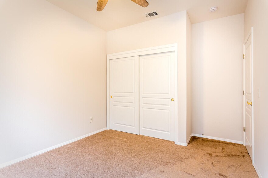 Building Photo - 903 Lawrence Dr