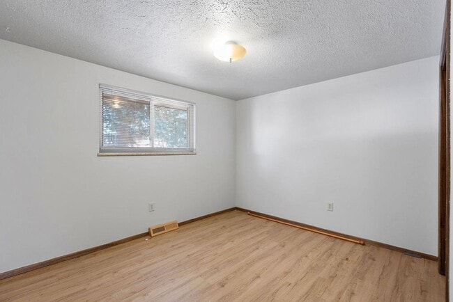 Building Photo - 4857 N Roosevelt Ave