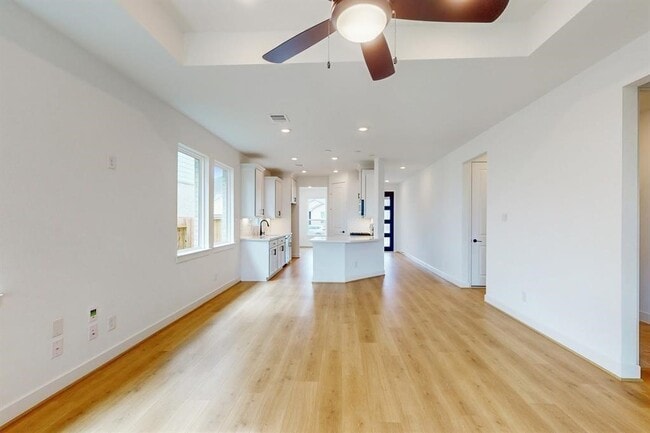 Building Photo - 9510 Dearborn Creek Dr