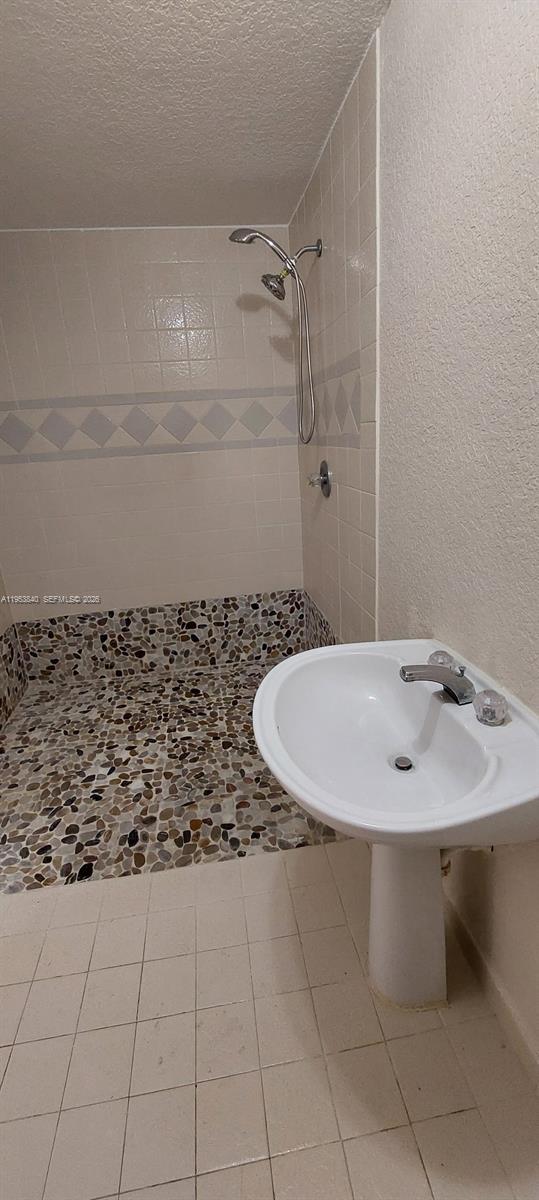 Building Photo - 19525 Cypress Ct E