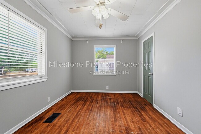 Building Photo - 920 S Lee Ave