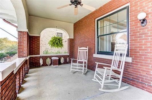 Building Photo - 219 Riverside Dr