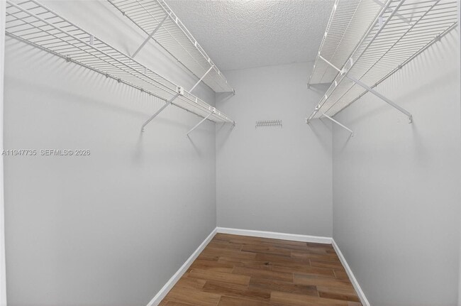 Building Photo - 6043 Sunberry Cir