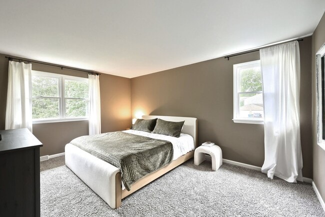 Building Photo - Beautiful Full Home in York