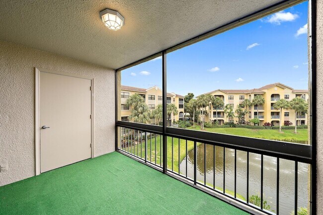 Building Photo - 700 Uno Lago Dr