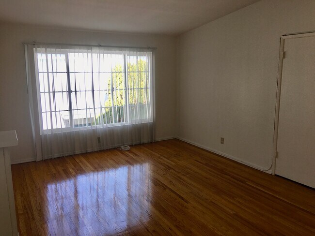 Building Photo - 4041 Inglewood Blvd