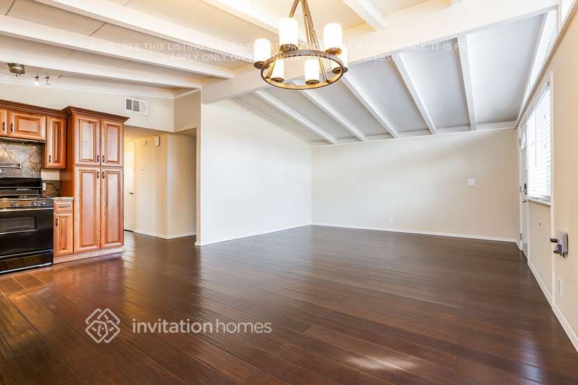 Building Photo - 1467 Michigan St