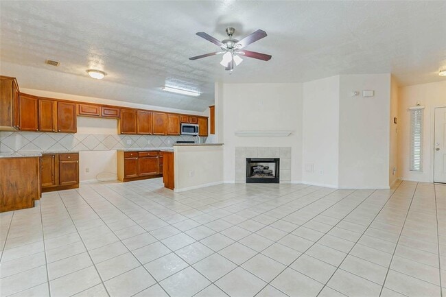 Building Photo - 22915 Sebastian Dr