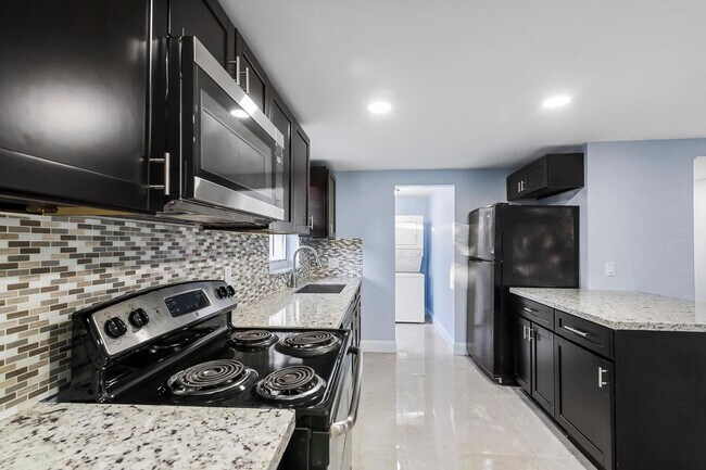 Building Photo - 5073 SW 28th Ave