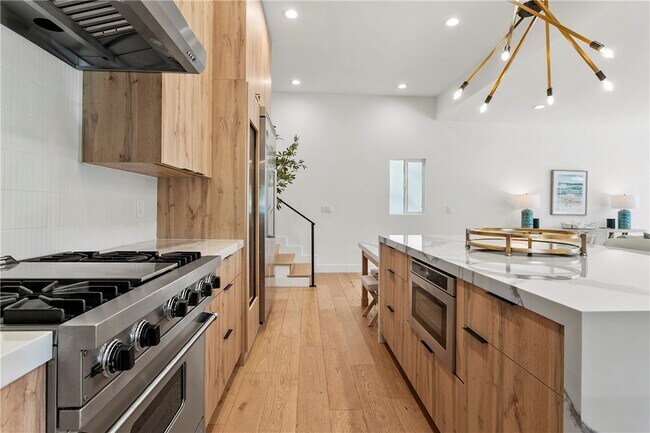 Building Photo - 520 Iris Ave