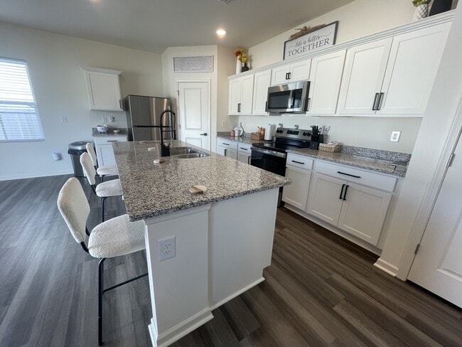 Building Photo - 156 Babbling Brk Dr