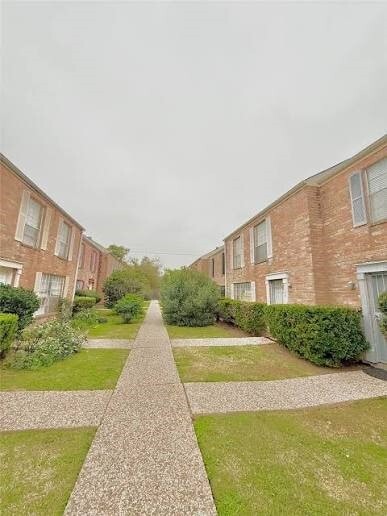 Building Photo - 2211 S Kirkwood Rd