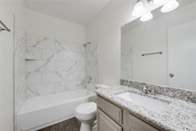 Building Photo - Updated 2 Bed, 2 Bath Condo – Walk to Lake Ray Hubbard!