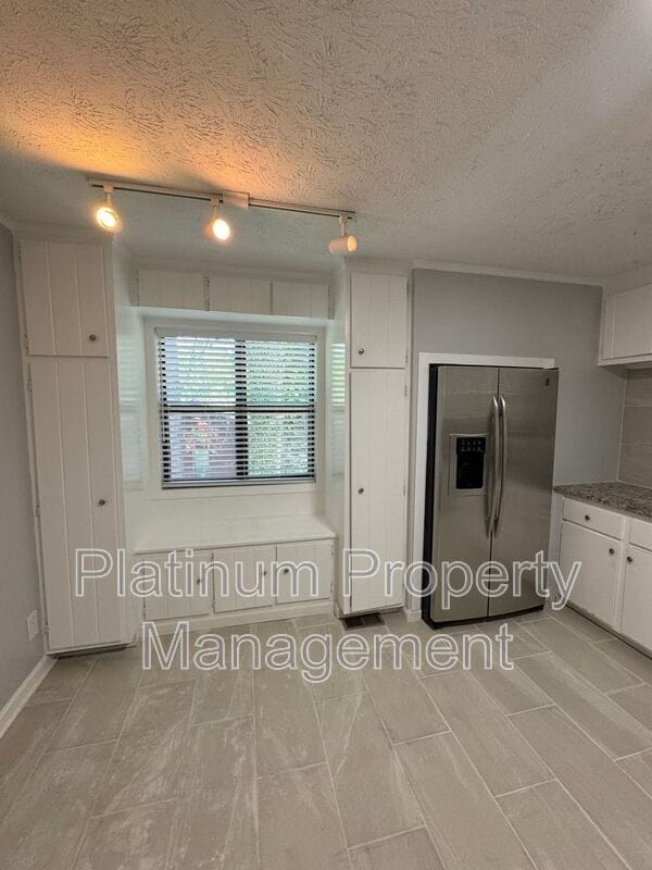 Building Photo - 4798 Rock Island Ln NW