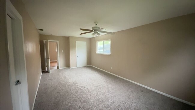 Building Photo - Renovated 3-bedroom 2-bathroom house! HOUSING ACCEPTED!
