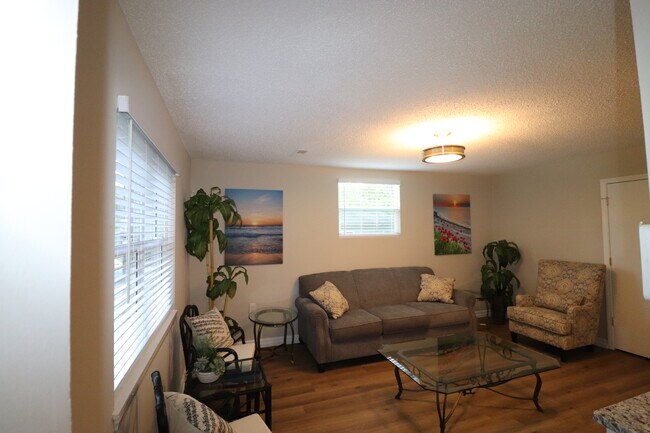 Open living room - 2808 Daytona Dr