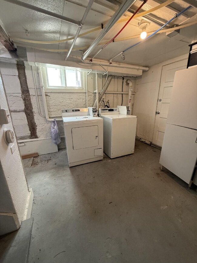 Building Photo - AVAILABLE NOW!  Chic Urban Studio in the heart of Denver!