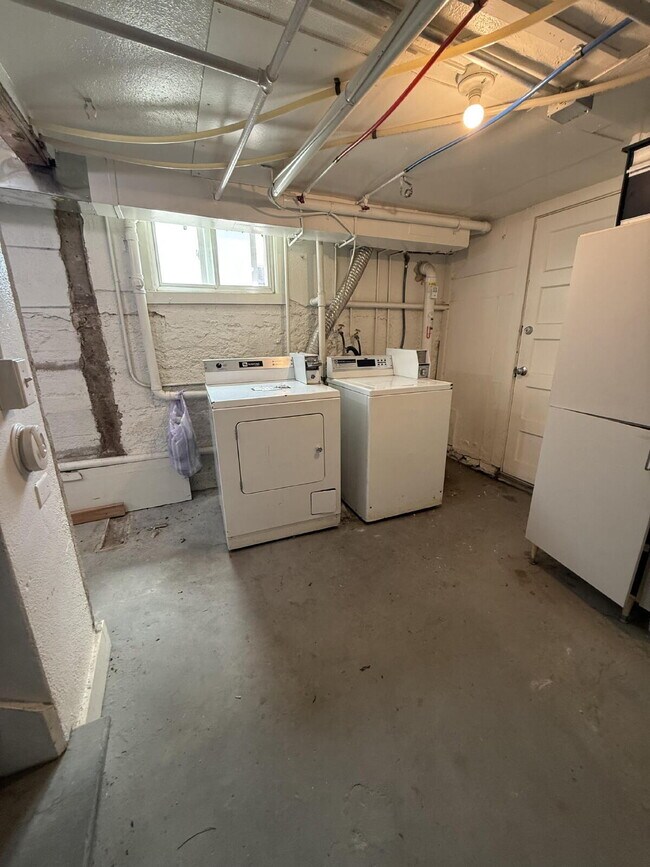 Building Photo - Chic Urban Studio in the heart of Denver!