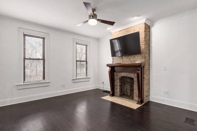 Building Photo - 106 E Gates St