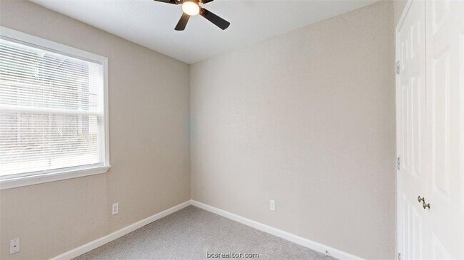 Building Photo - 806 Oran Cir