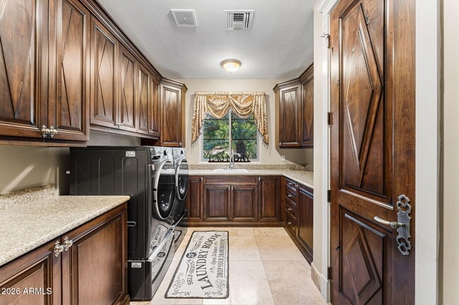 Building Photo - 11571 E Cochise Dr