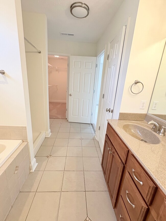 Building Photo - 129 Forever Ct