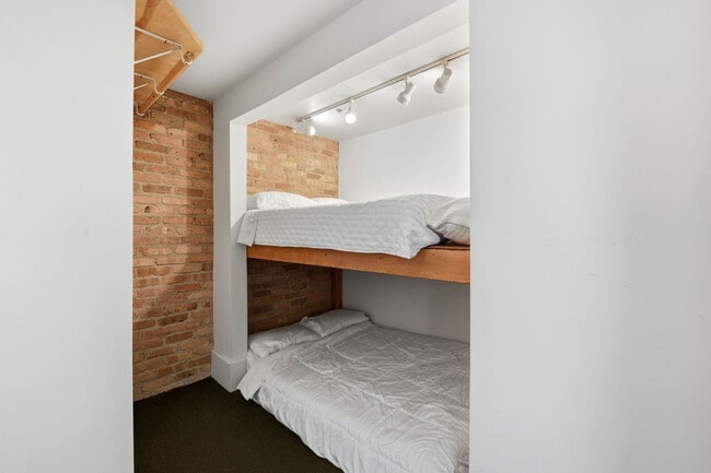Building Photo - 1541 N Milwaukee Ave