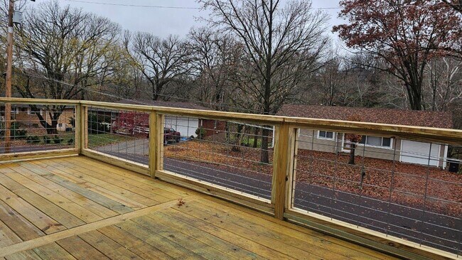 Building Photo - 2002 Woodlea Dr