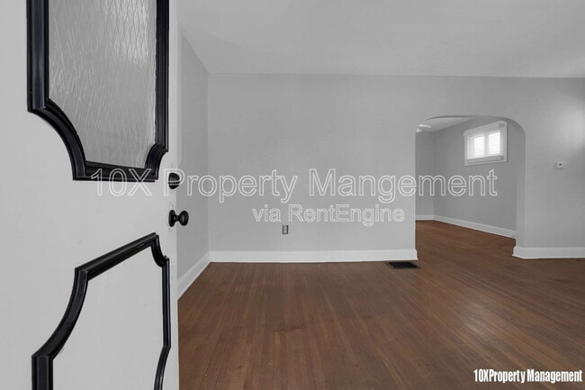 Building Photo - 563 S Burgess Ave