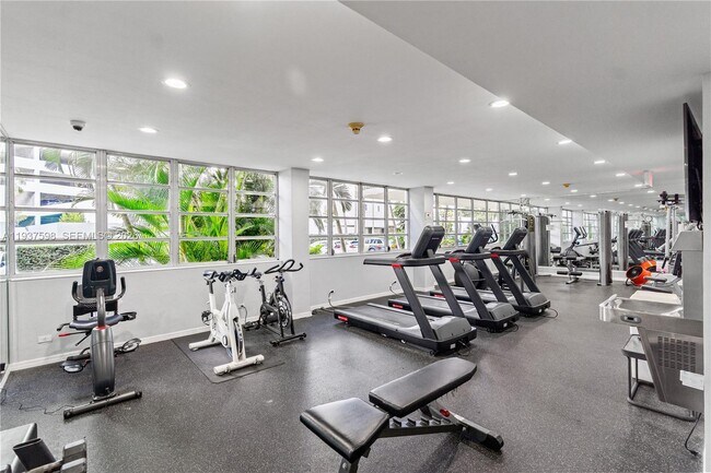 Building Photo - 1408 Brickell Bay Dr