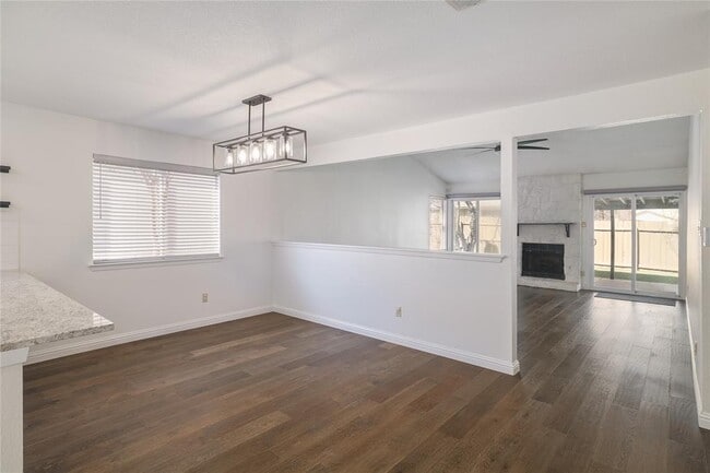 Building Photo - 4500 Sarasota Dr