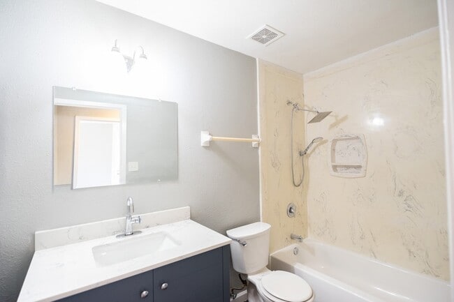 Building Photo - 2501 Gulf Fwy