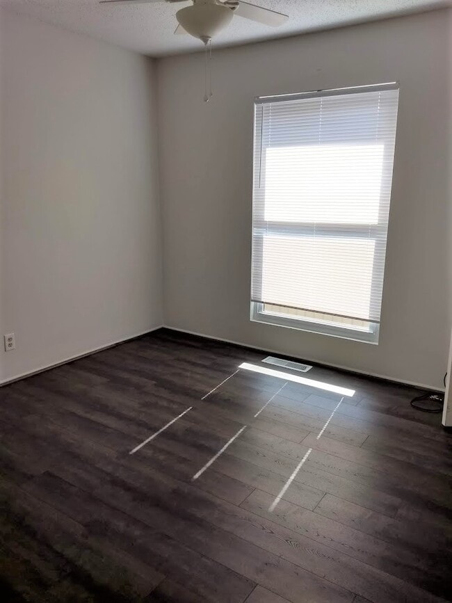 Building Photo - 29 Lakeshore Terrace