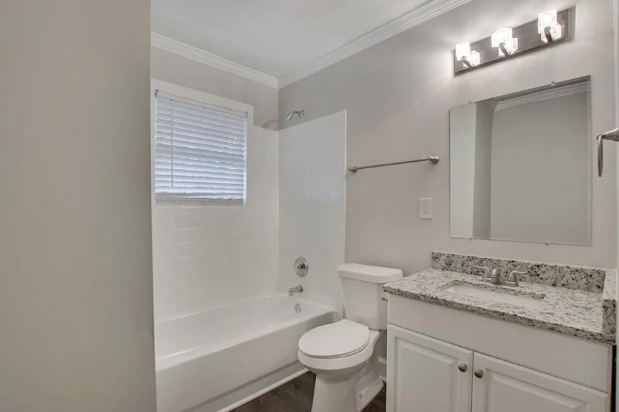 Building Photo - 3551 Meadowview Dr