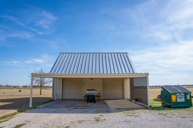 Building Photo - 3 Bed 3 Bath in Krum with 21 acres