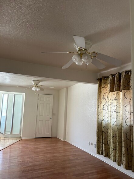 Building Photo - 44330 Glenraven Rd