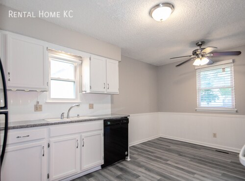 Building Photo - 15211 Navaho-