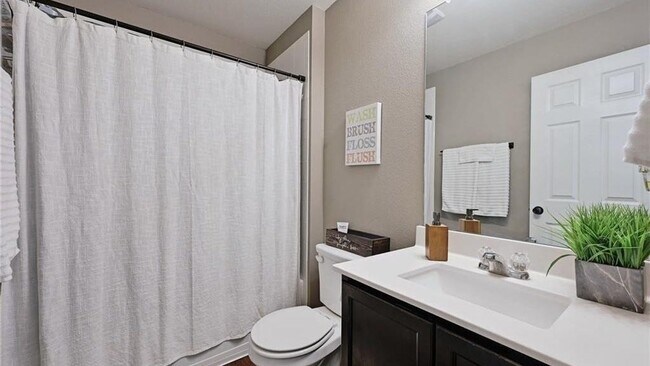 Building Photo - 436 Musgrav-