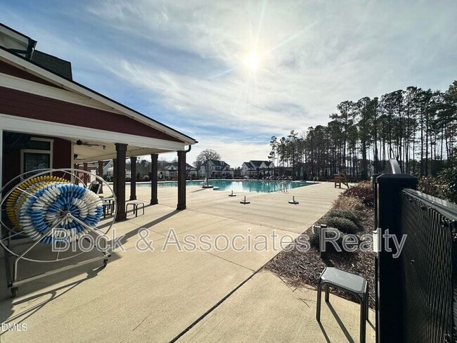 Building Photo - 99 Daybreak Way