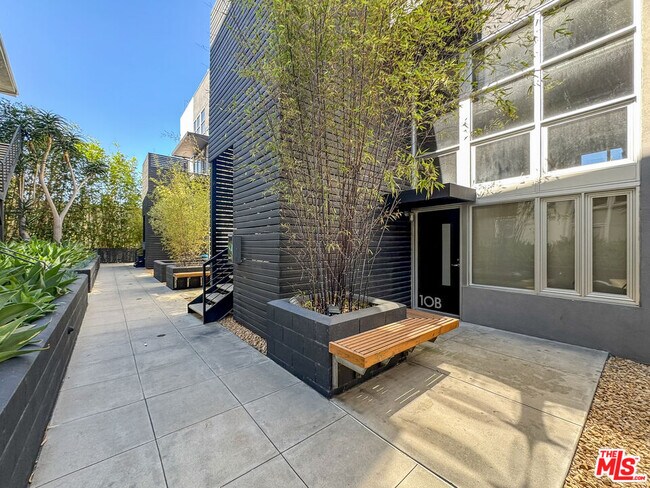 Building Photo - 1037 Laurel Ave
