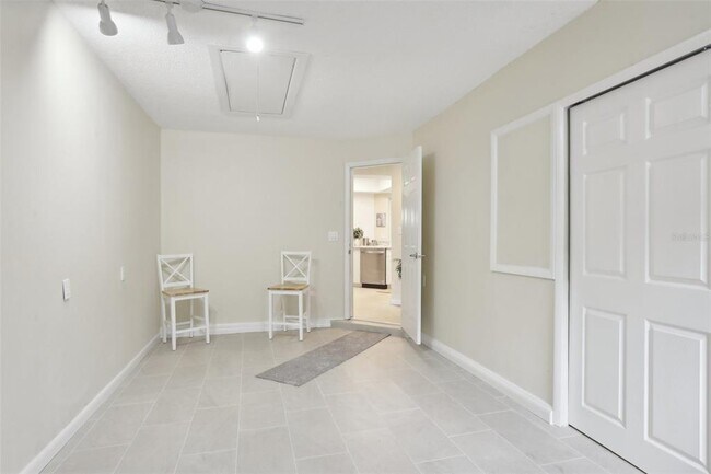 Building Photo - 7698 Cardiff Ct N