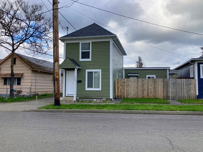 Primary Photo - 538 SE Floed Ave