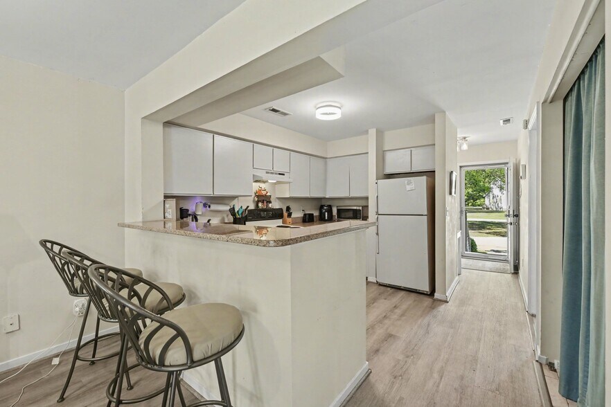 Building Photo - 1263 Marshview Dr