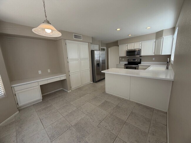 Building Photo - Desirable Arrowhead Ranch Home