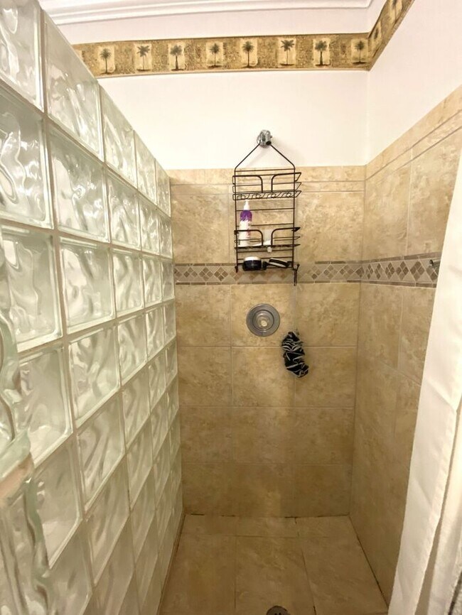 Building Photo - Merestone 1 level brick patio home. 2 Car garage, walk to The Point Shopping, restaurants and mov...