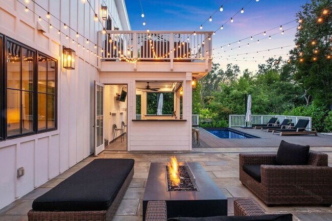 Building Photo - 31 Gold Hill Grde