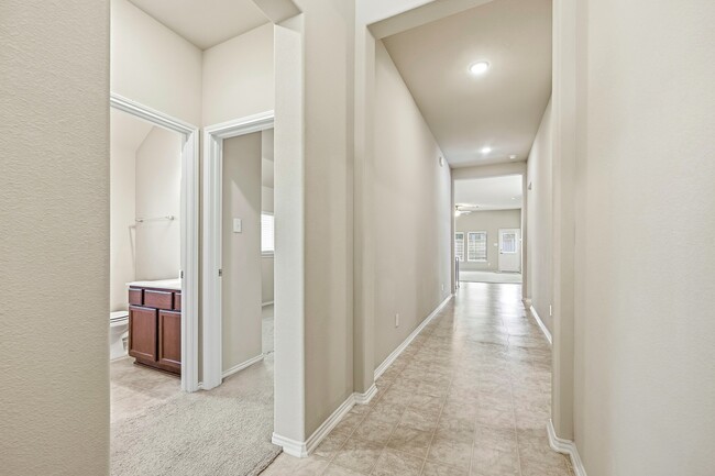 Building Photo - 7126 Whitlow Wonder Ln