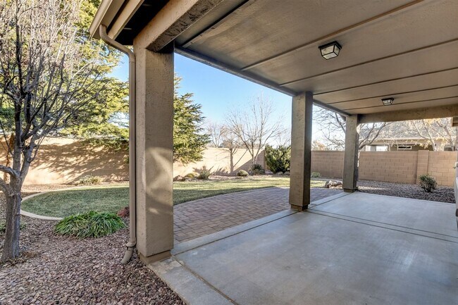 Building Photo - 4 bedroom 2 bath home in Highlands Ranch neighborhood in Chino Valley